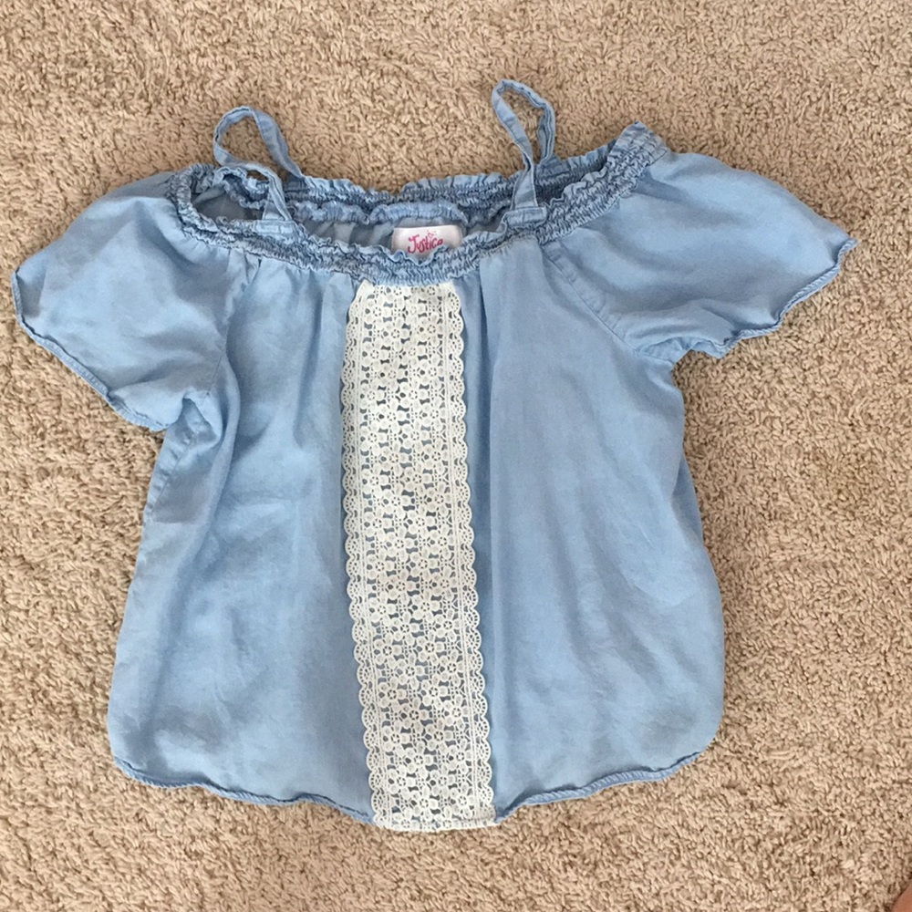 Cold shoulder shirt with lace!